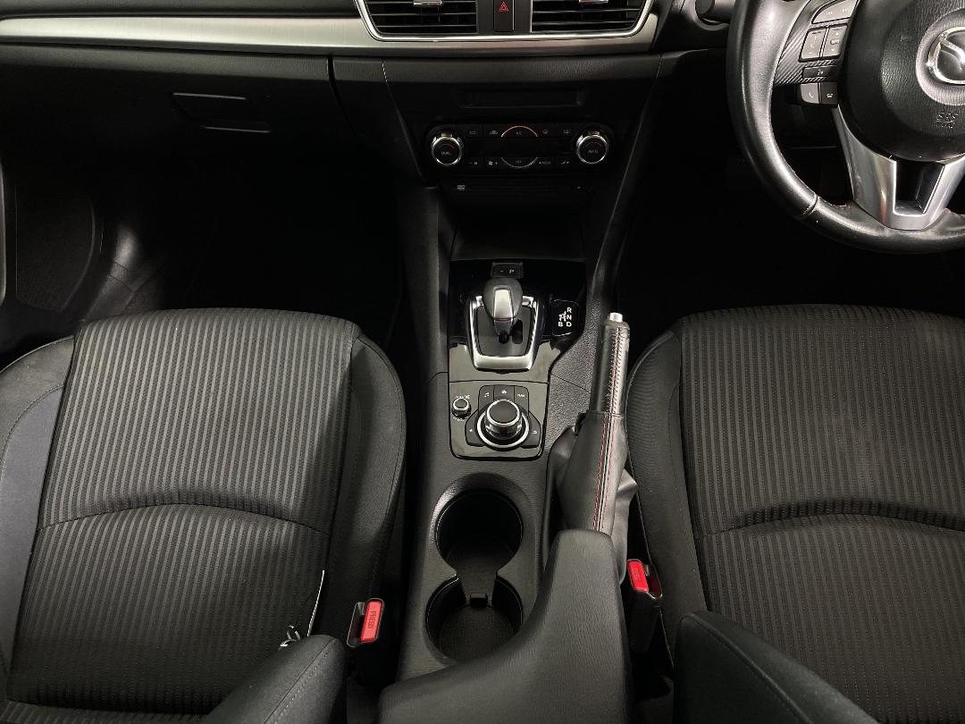 Photo '18' of Mazda Axela