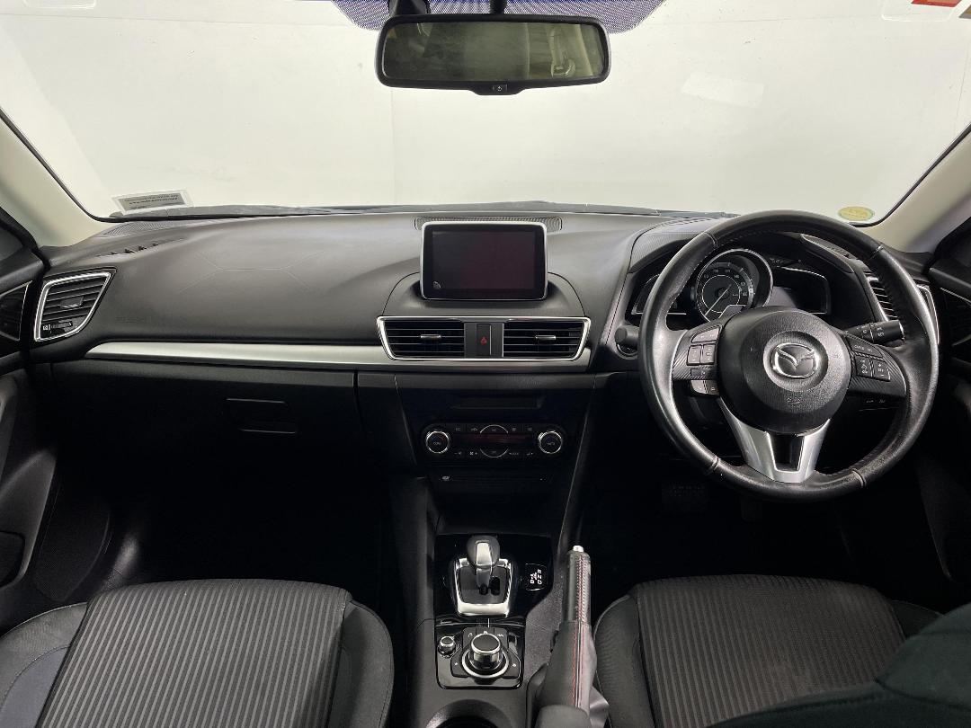 Photo '17' of Mazda Axela