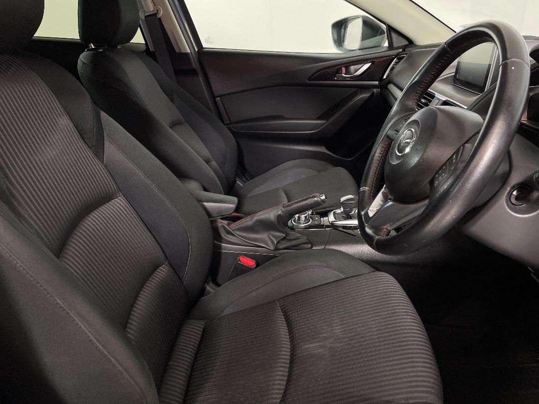 Photo '16' of Mazda Axela