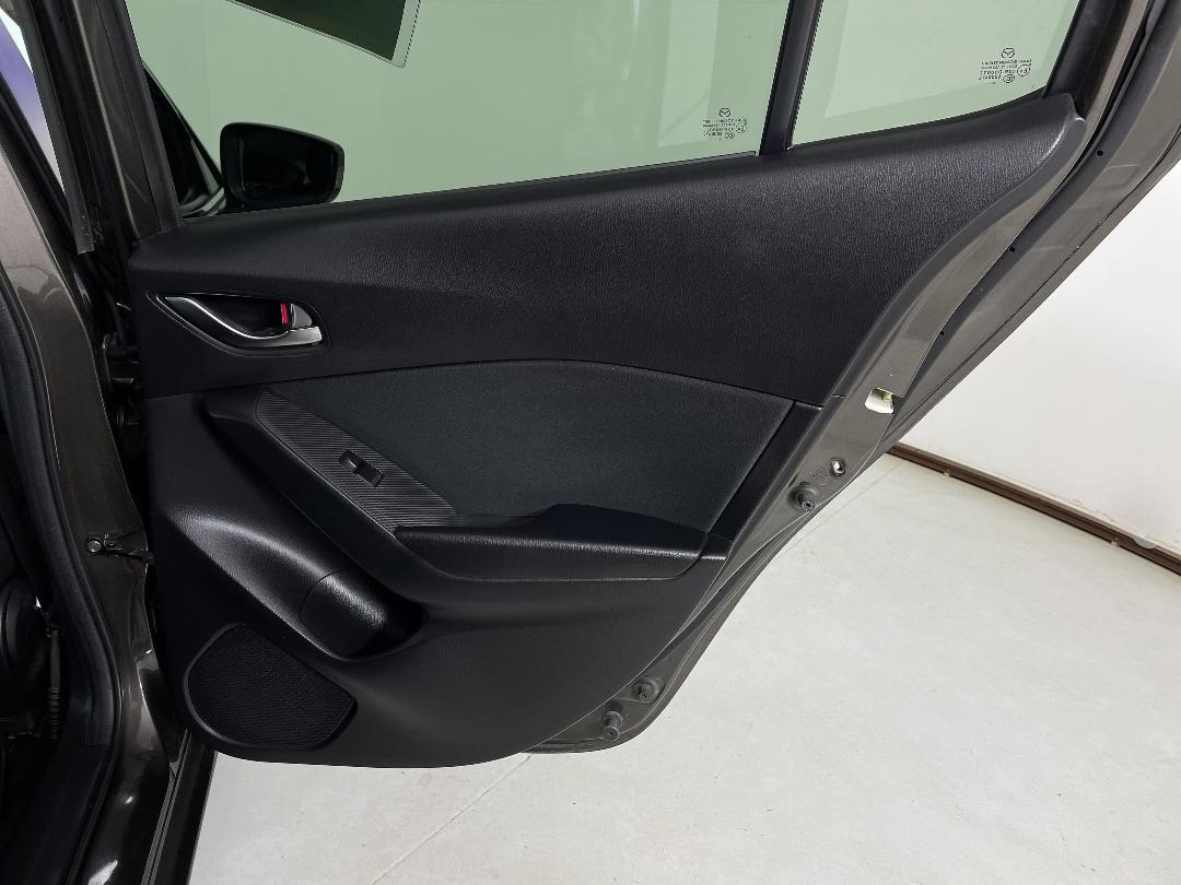 Photo '19' of Mazda Axela