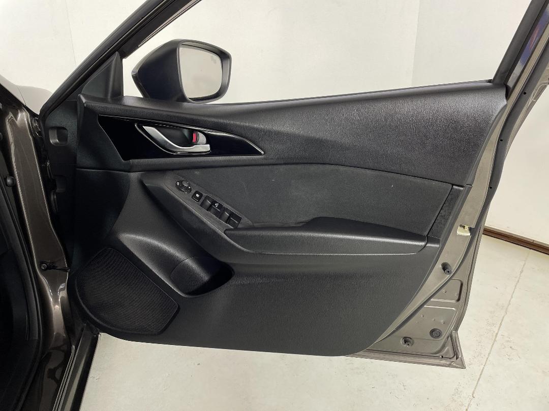 Photo '15' of Mazda Axela