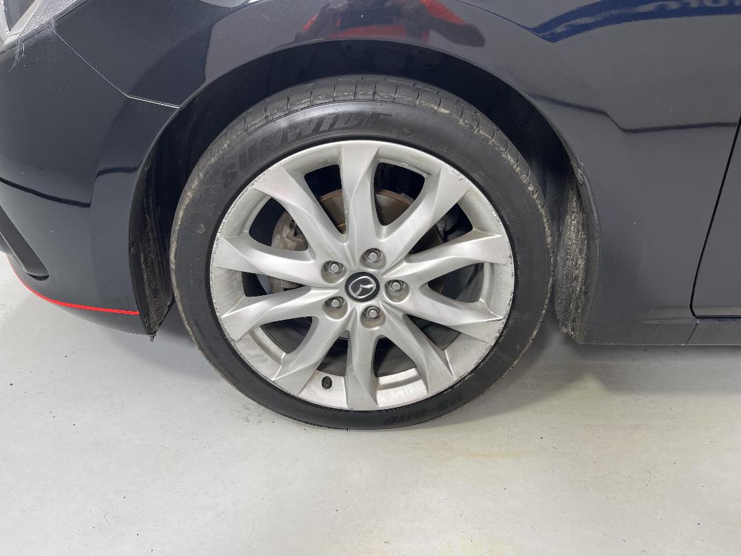 Photo '8' of Mazda Axela