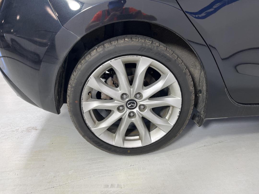 Photo '10' of Mazda Axela