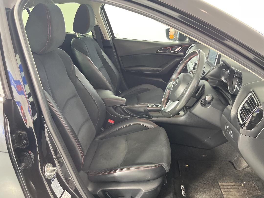 Photo '14' of Mazda Axela