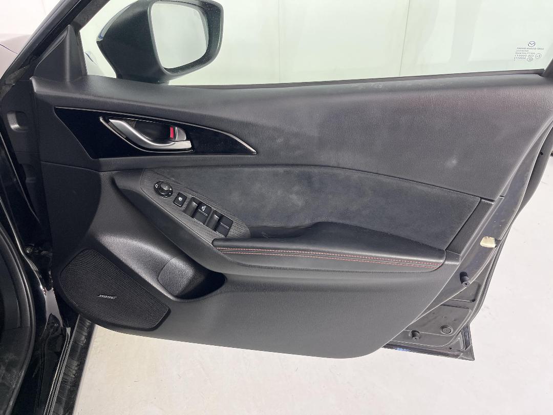 Photo '13' of Mazda Axela