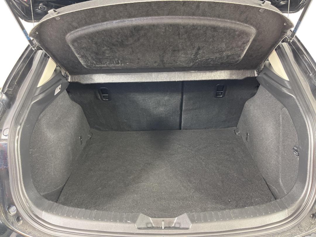 Photo '12' of Mazda Axela