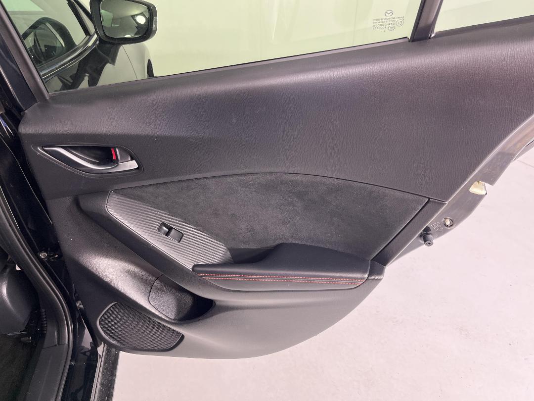 Photo '17' of Mazda Axela