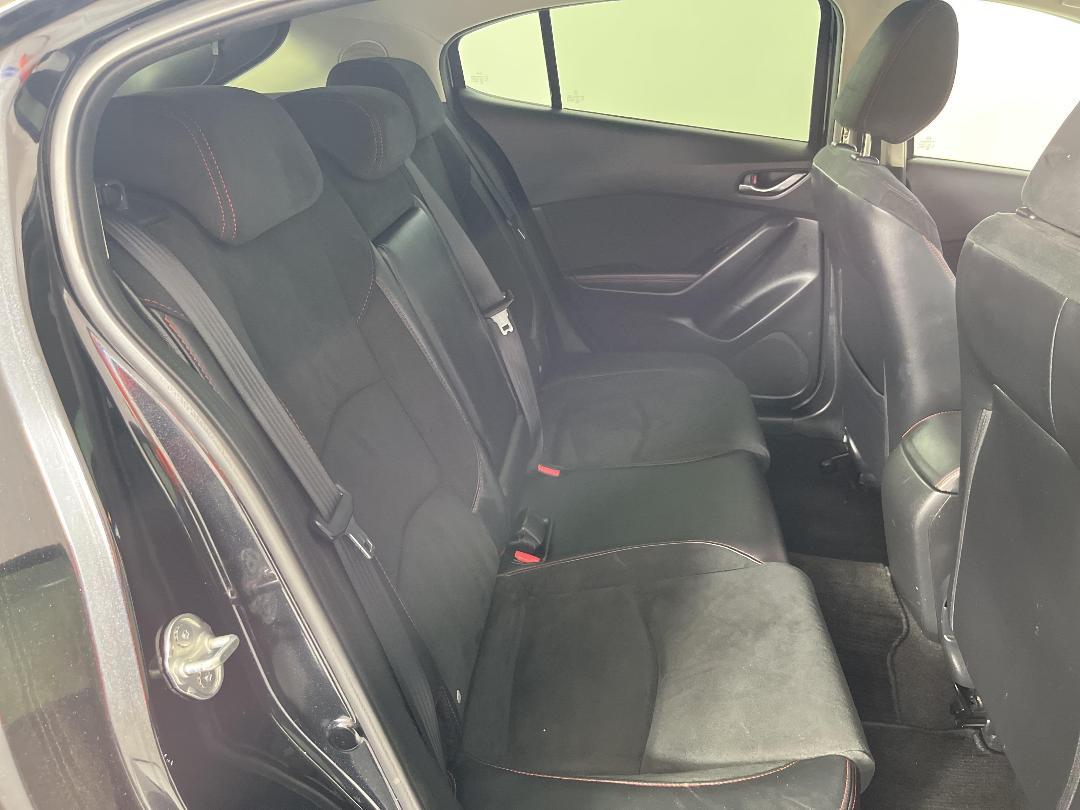 Photo '18' of Mazda Axela