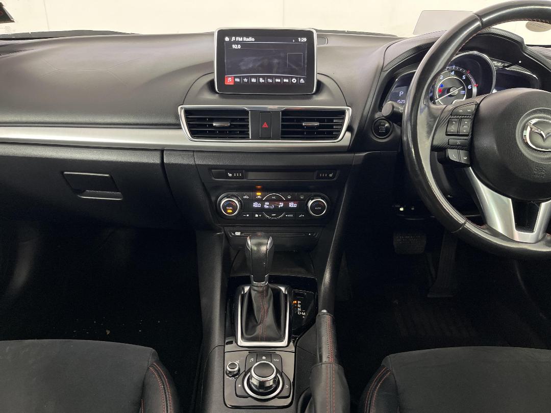 Photo '16' of Mazda Axela