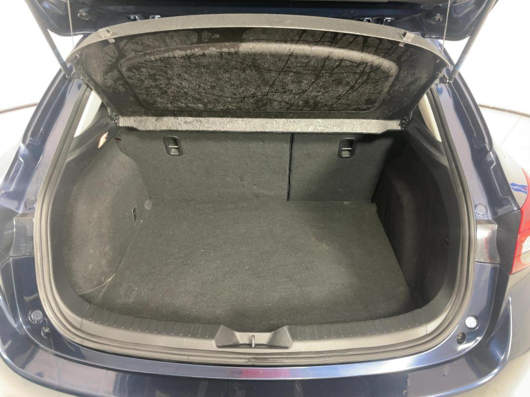 Photo '14' of Mazda Axela