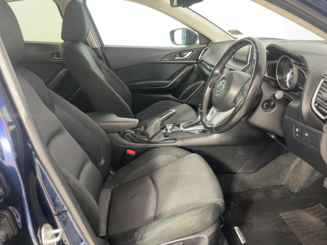 Photo '16' of Mazda Axela