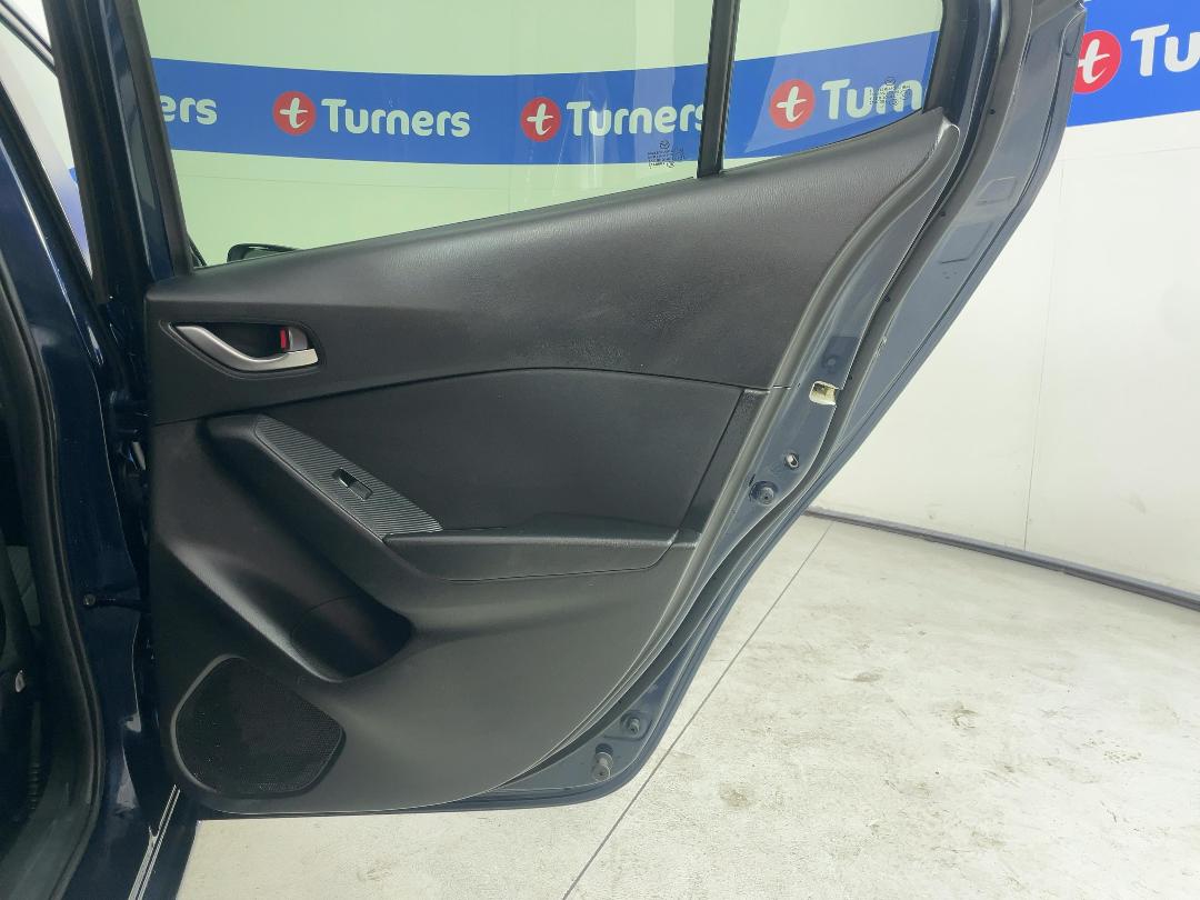 Photo '19' of Mazda Axela