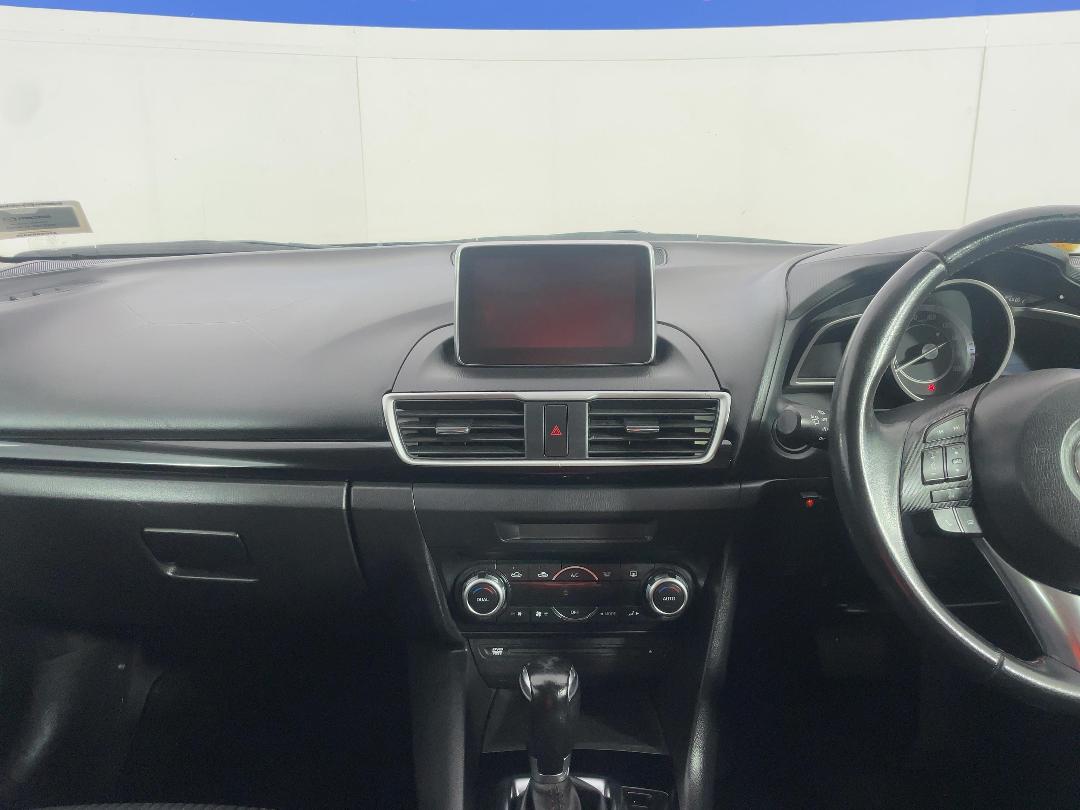 Photo '17' of Mazda Axela