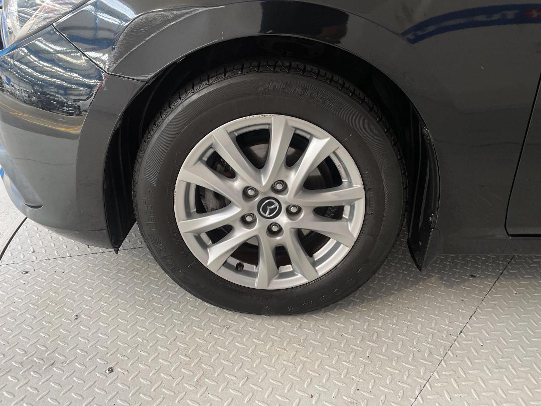 Photo '10' of Mazda Axela Photo '10' of Mazda Axela