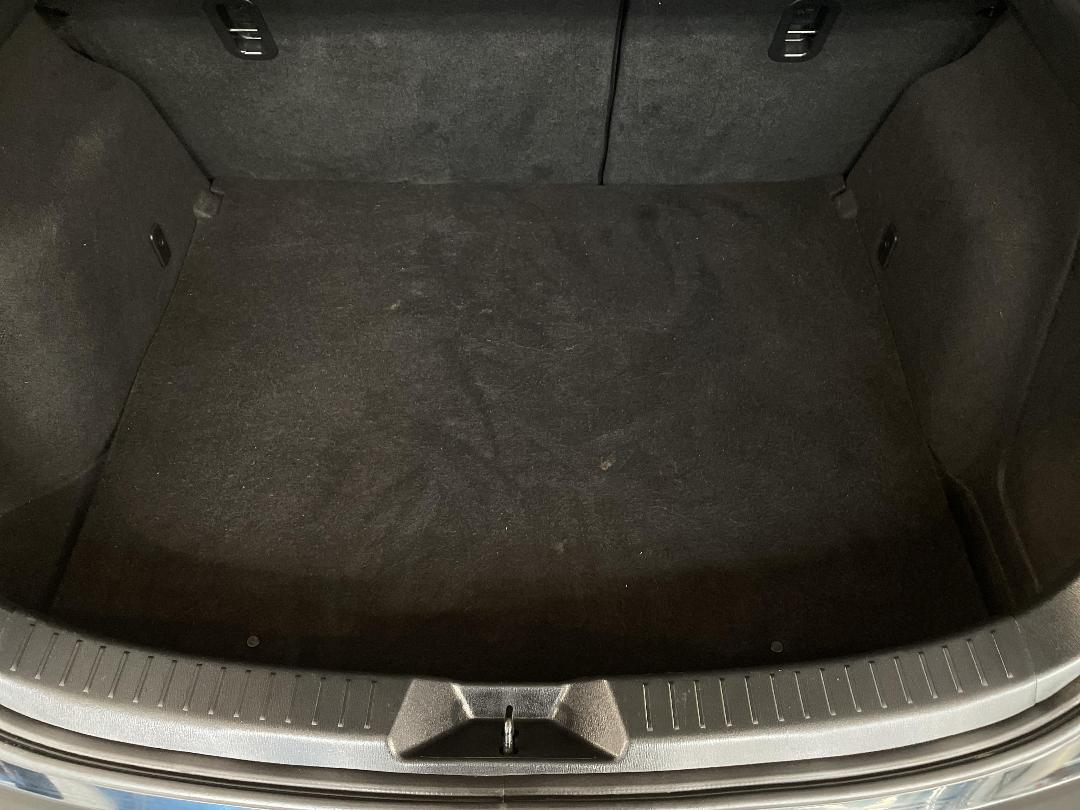 Photo '14' of Mazda Axela Photo '14' of Mazda Axela