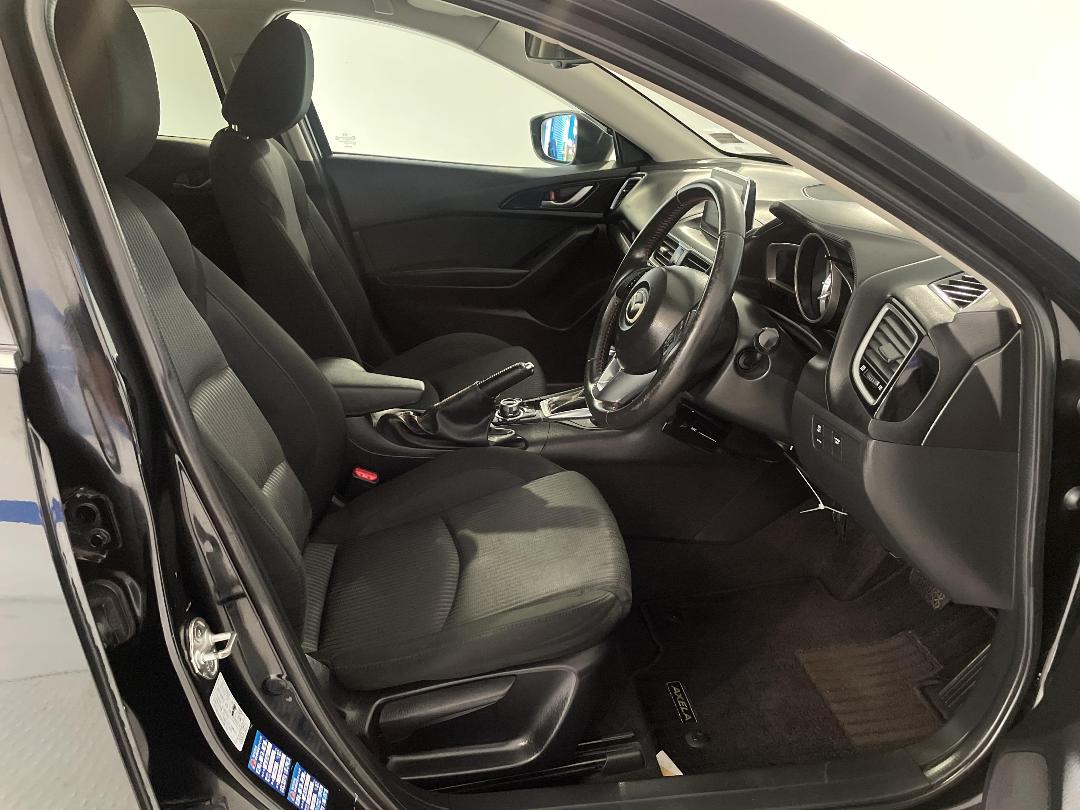 Photo '16' of Mazda Axela Photo '16' of Mazda Axela