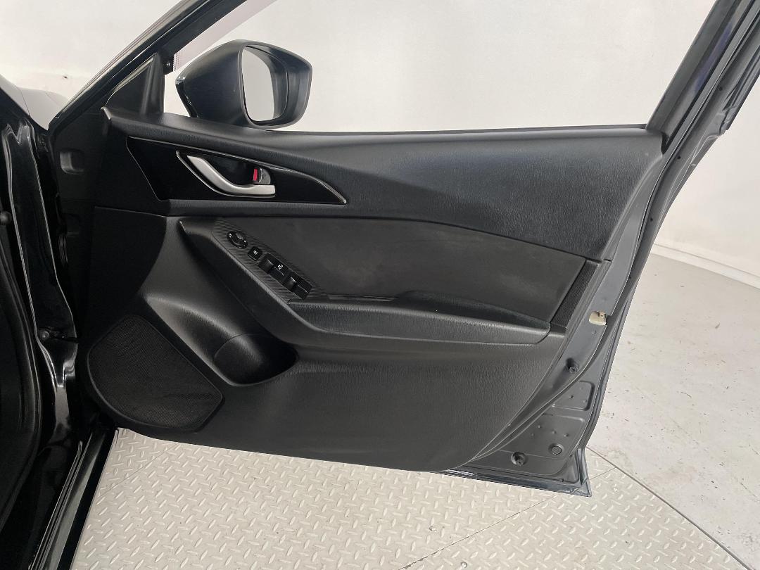 Photo '15' of Mazda Axela Photo '15' of Mazda Axela