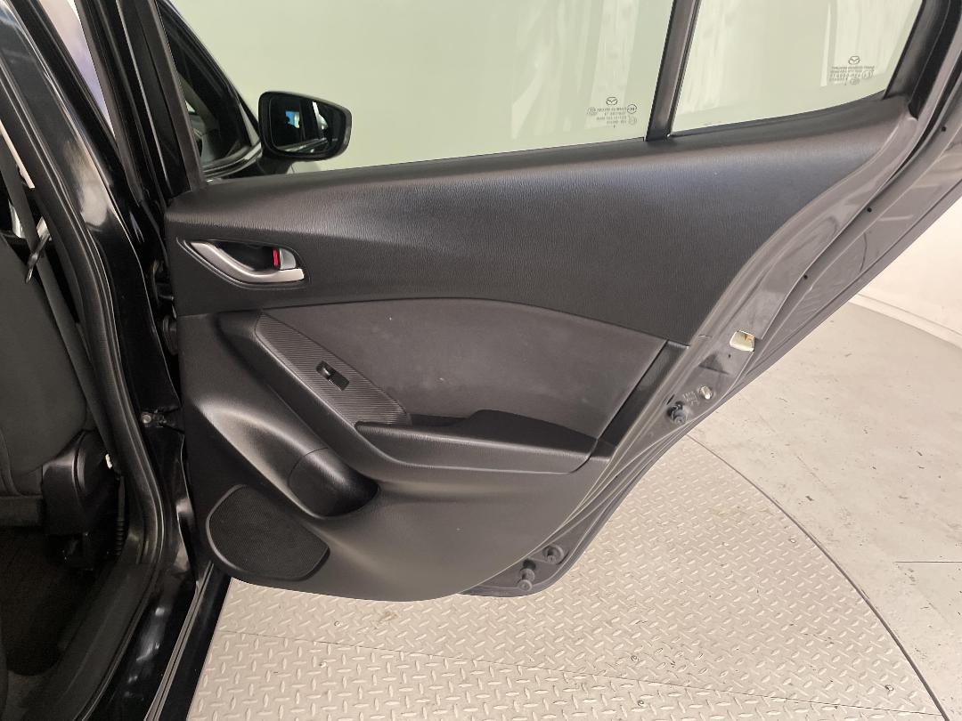 Photo '19' of Mazda Axela Photo '19' of Mazda Axela