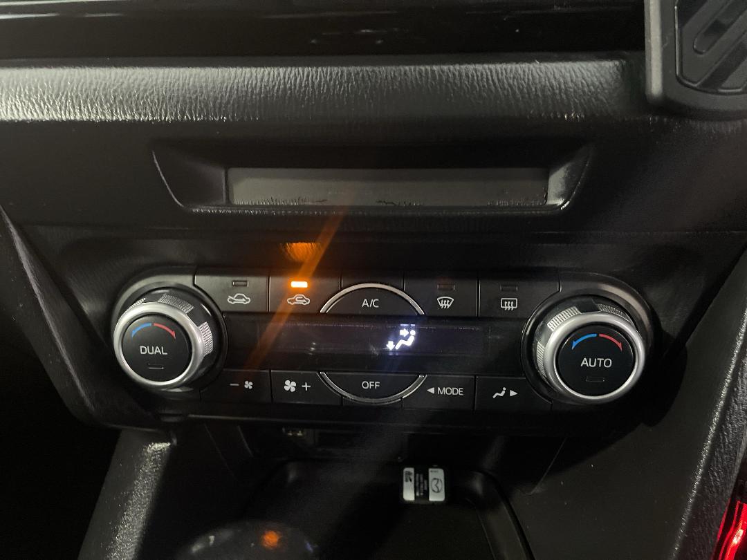 Photo '28' of Mazda Axela Photo '28' of Mazda Axela