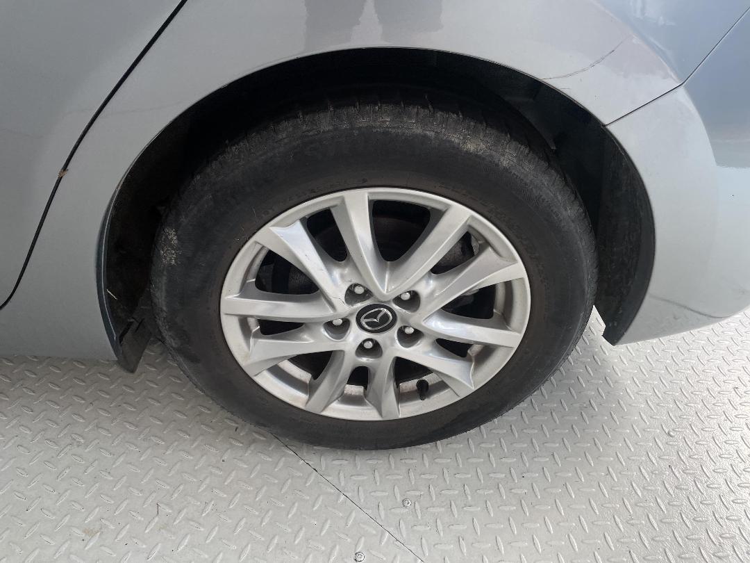 Photo '11' of Mazda Axela