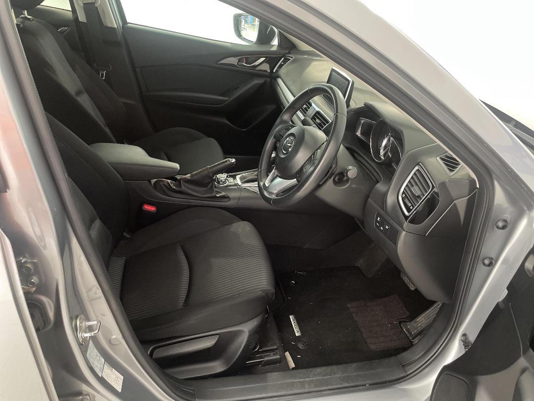 Photo '16' of Mazda Axela