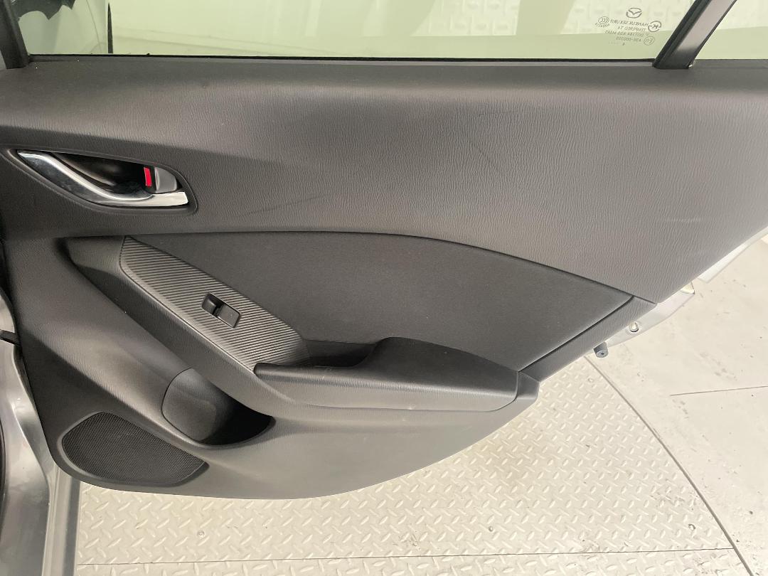 Photo '19' of Mazda Axela