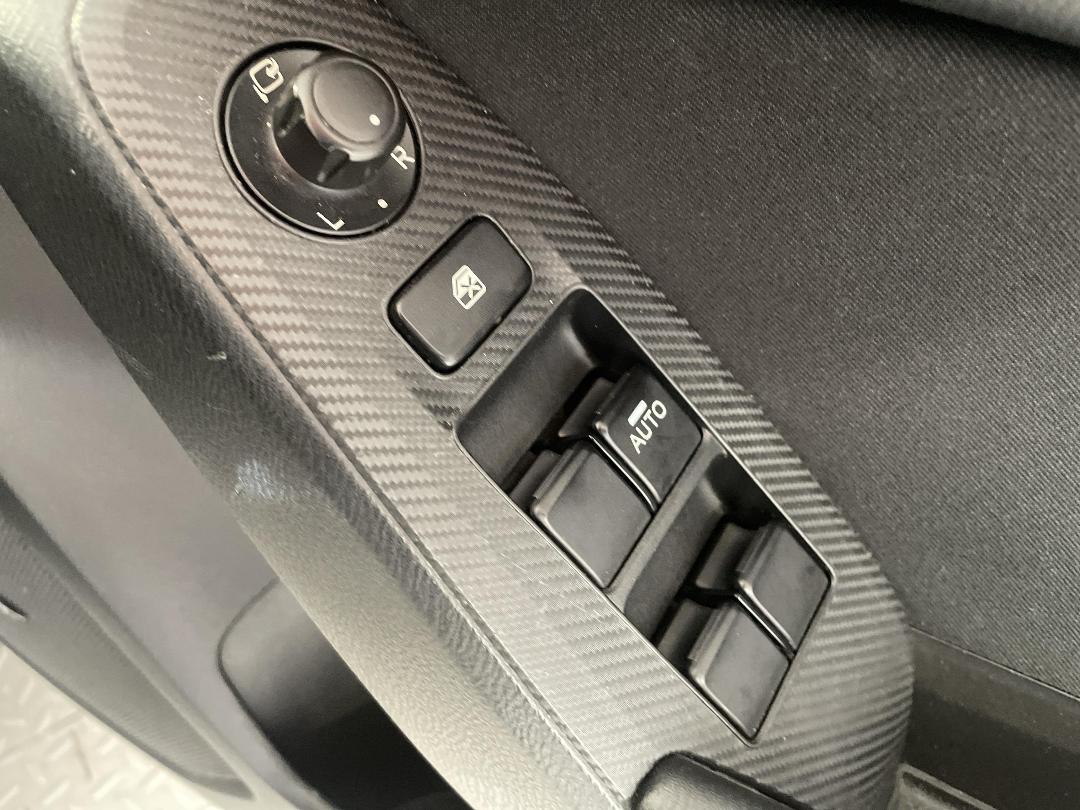 Photo '24' of Mazda Axela