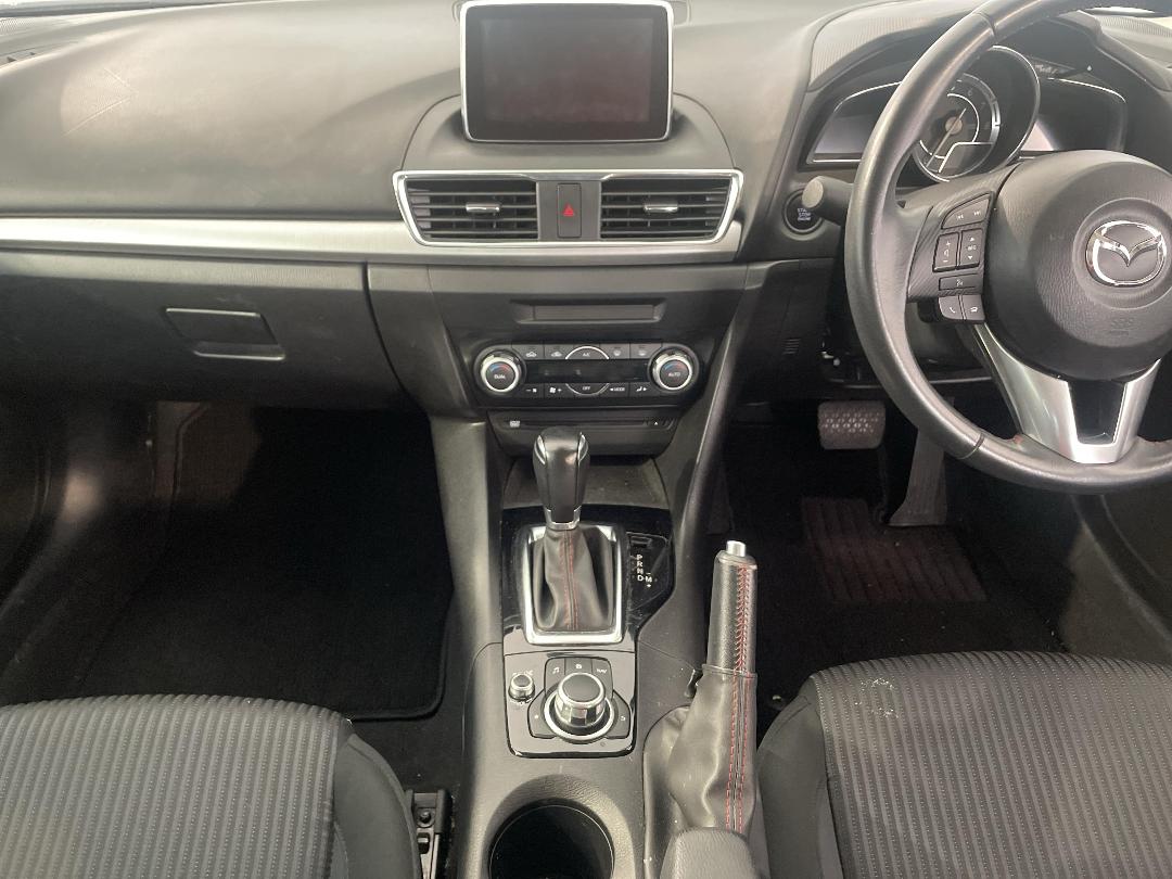 Photo '18' of Mazda Axela