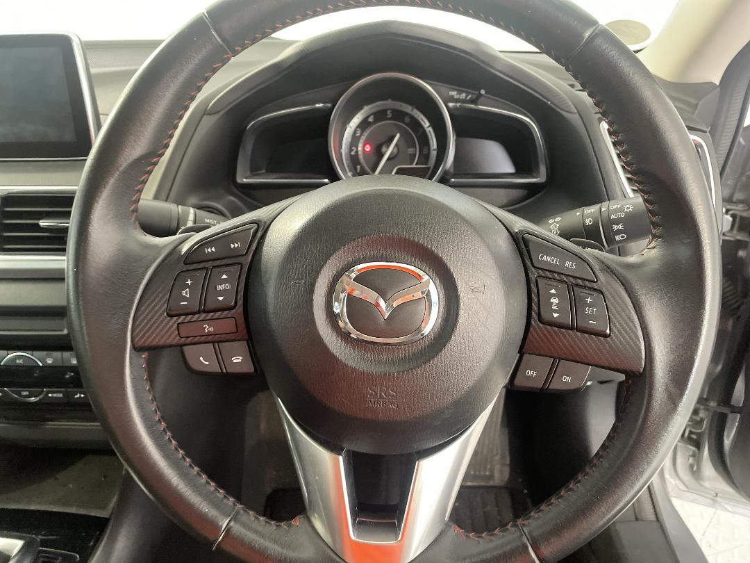 Photo '28' of Mazda Axela