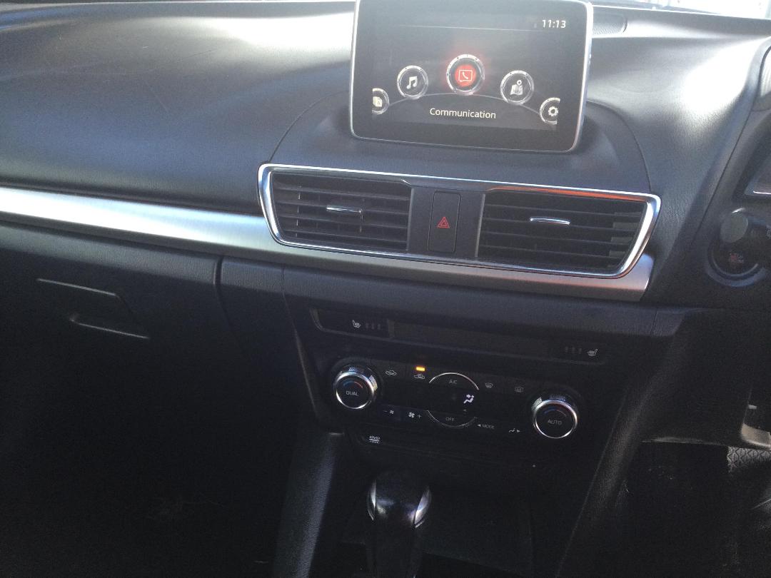 Photo '11' of Mazda Axela