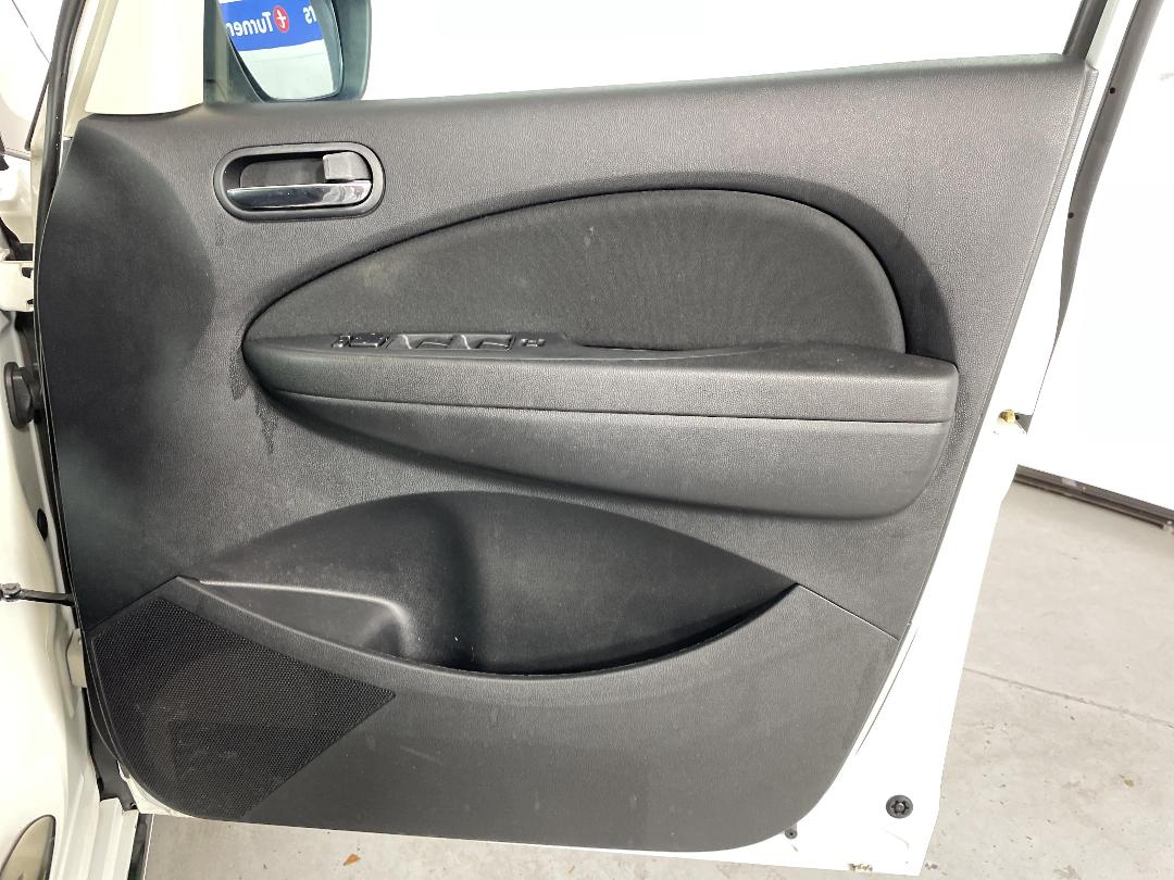 Photo '15' of Mazda Biante Photo '15' of Mazda Biante