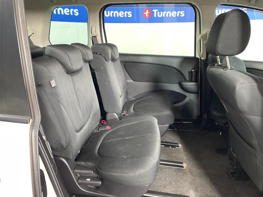 Photo '20' of Mazda Biante Photo '20' of Mazda Biante