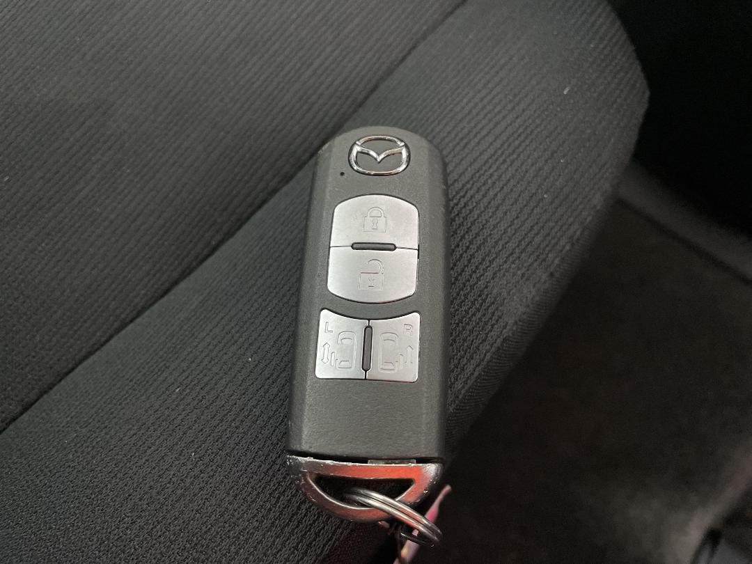 Photo '22' of Mazda Biante Photo '22' of Mazda Biante