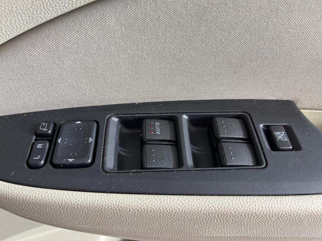 Photo '24' of Mazda Biante Photo '24' of Mazda Biante