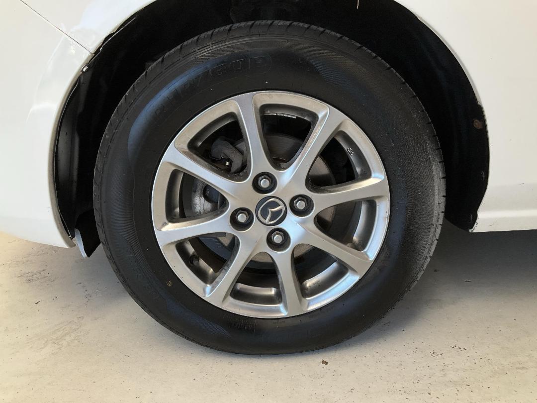 Photo '10' of Mazda Demio Photo '10' of Mazda Demio