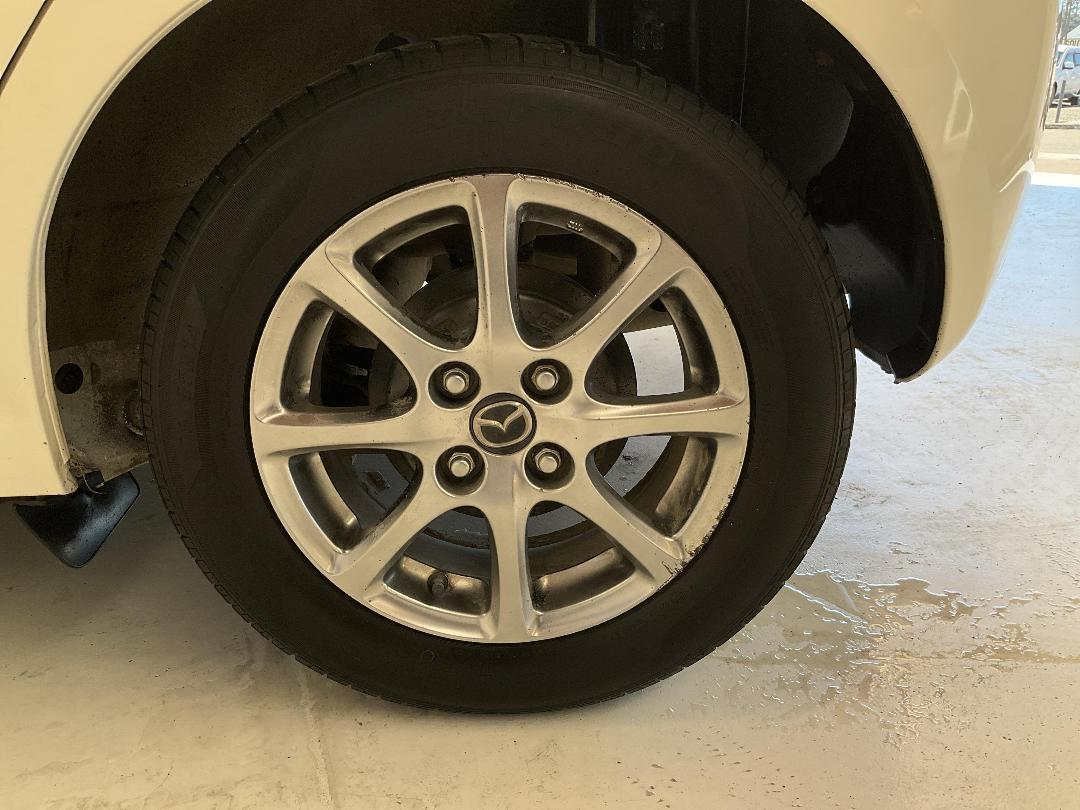 Photo '11' of Mazda Demio Photo '11' of Mazda Demio