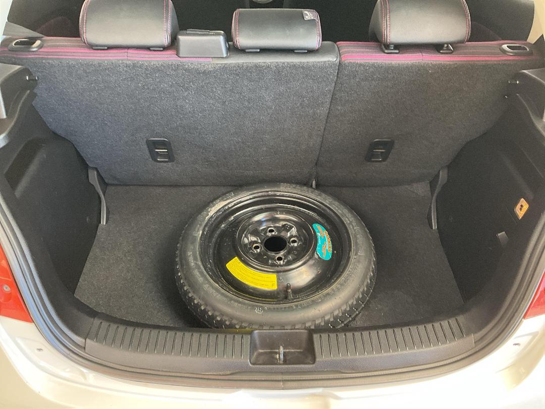 Photo '14' of Mazda Demio Photo '14' of Mazda Demio