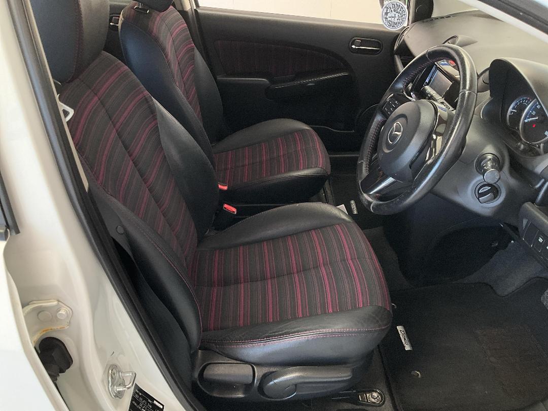 Photo '16' of Mazda Demio Photo '16' of Mazda Demio