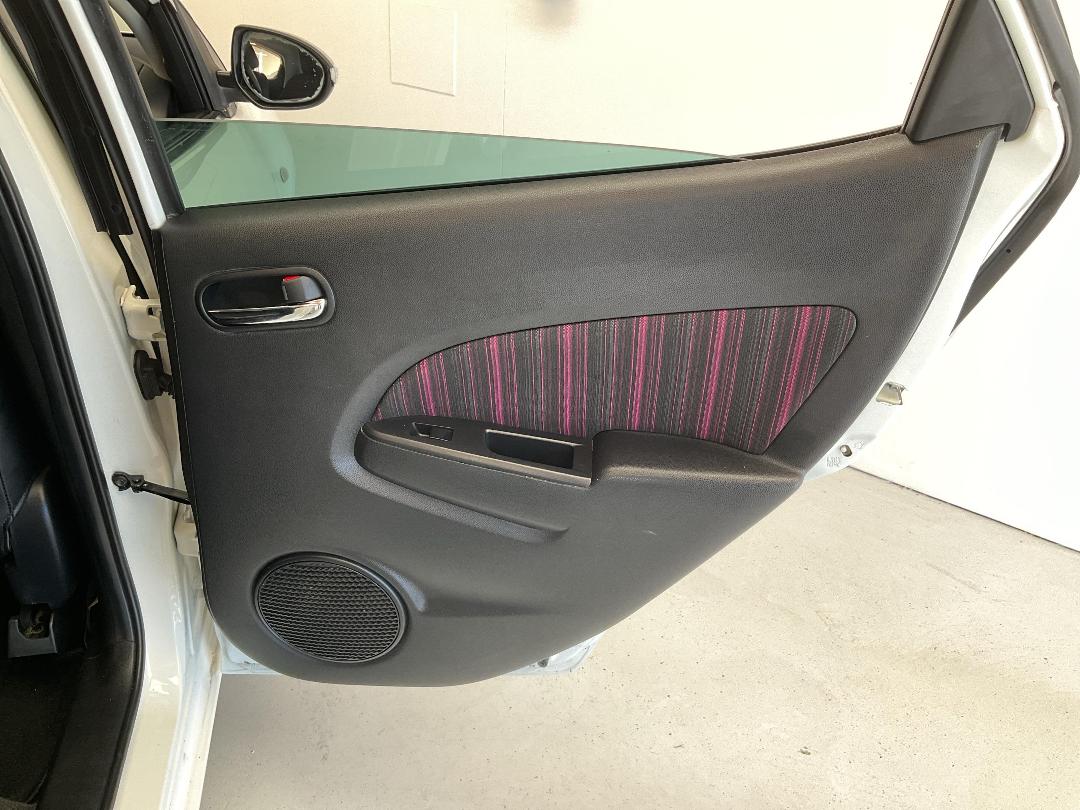 Photo '19' of Mazda Demio Photo '19' of Mazda Demio