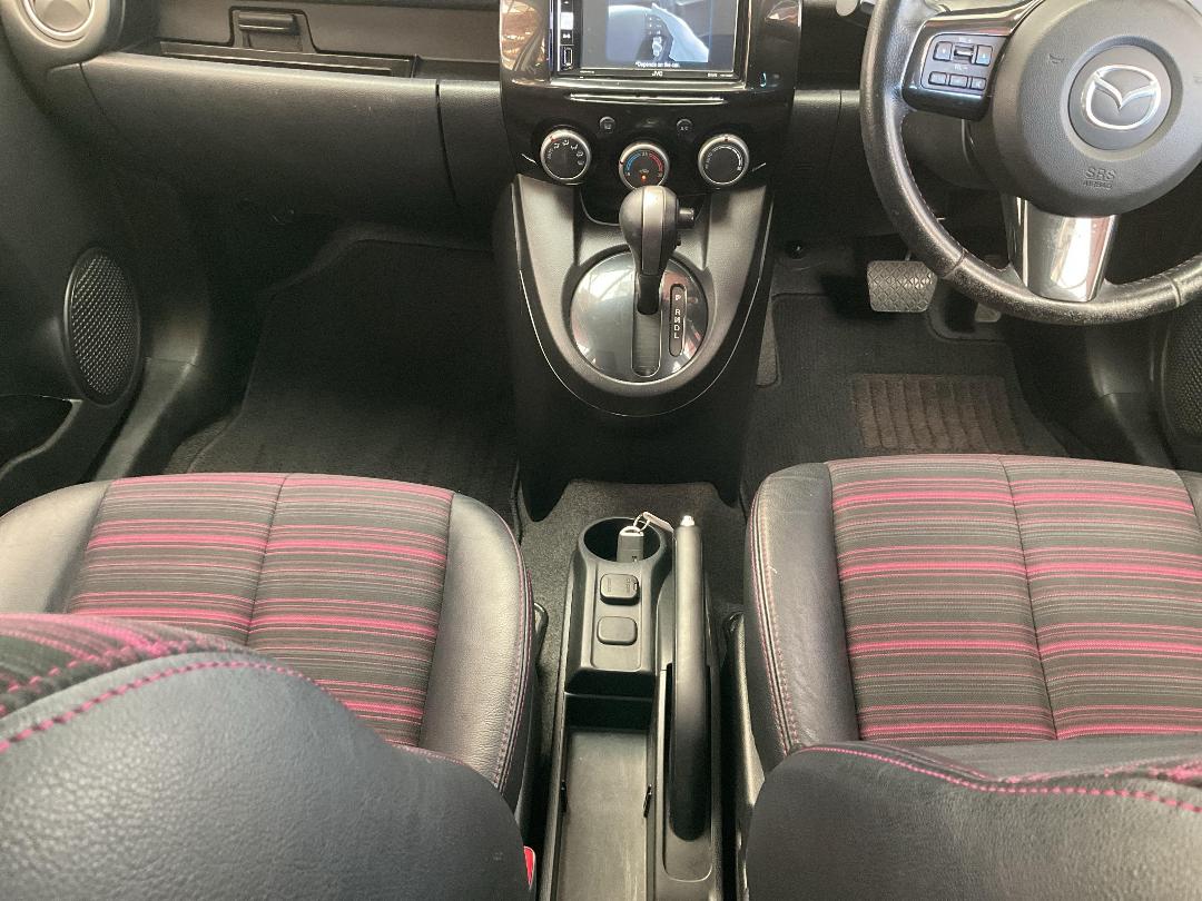 Photo '18' of Mazda Demio Photo '18' of Mazda Demio