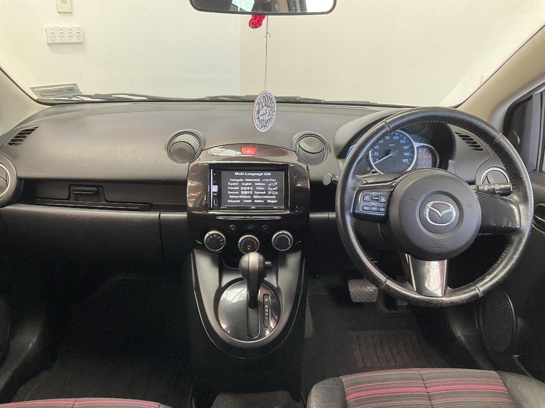 Photo '17' of Mazda Demio Photo '17' of Mazda Demio