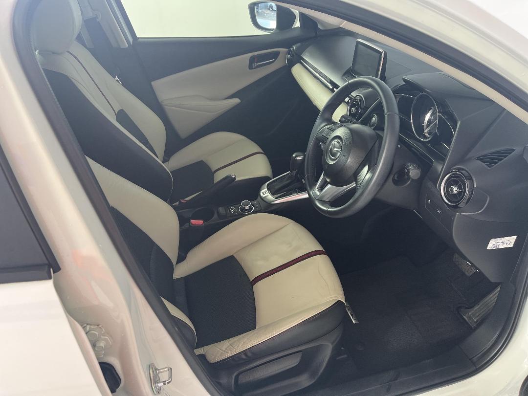 Photo '16' of Mazda Demio