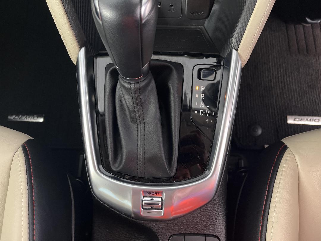 Photo '28' of Mazda Demio