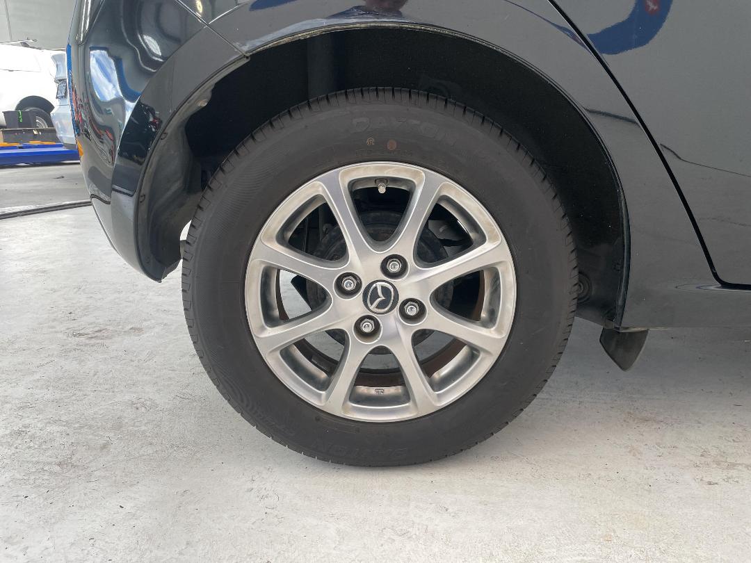 Photo '12' of Mazda Demio Photo '12' of Mazda Demio