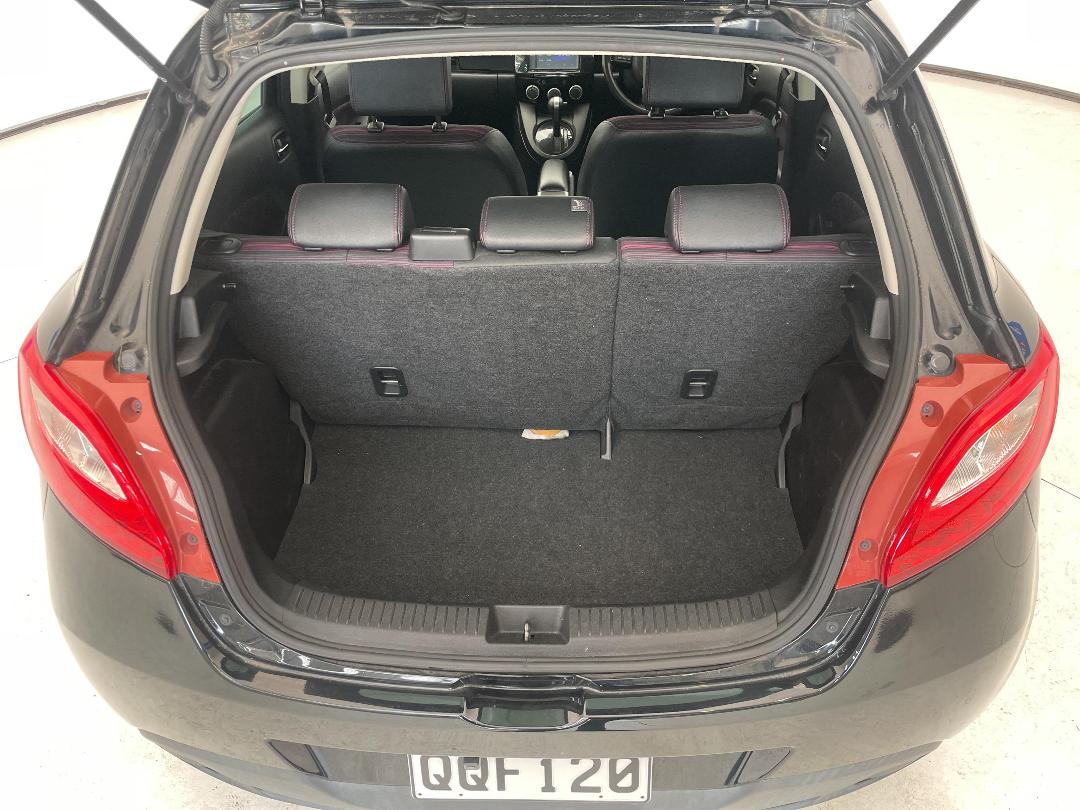 Photo '14' of Mazda Demio Photo '14' of Mazda Demio