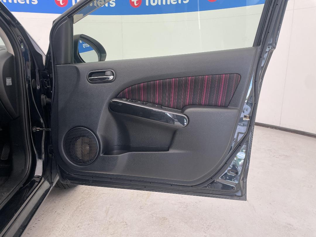 Photo '15' of Mazda Demio Photo '15' of Mazda Demio