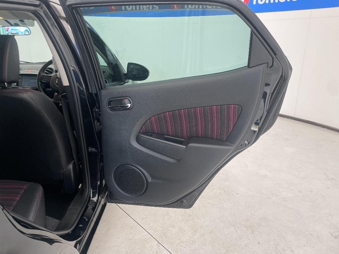 Photo '19' of Mazda Demio Photo '19' of Mazda Demio