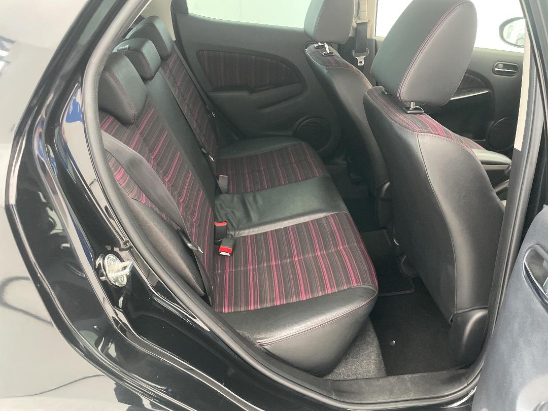 Photo '20' of Mazda Demio Photo '20' of Mazda Demio