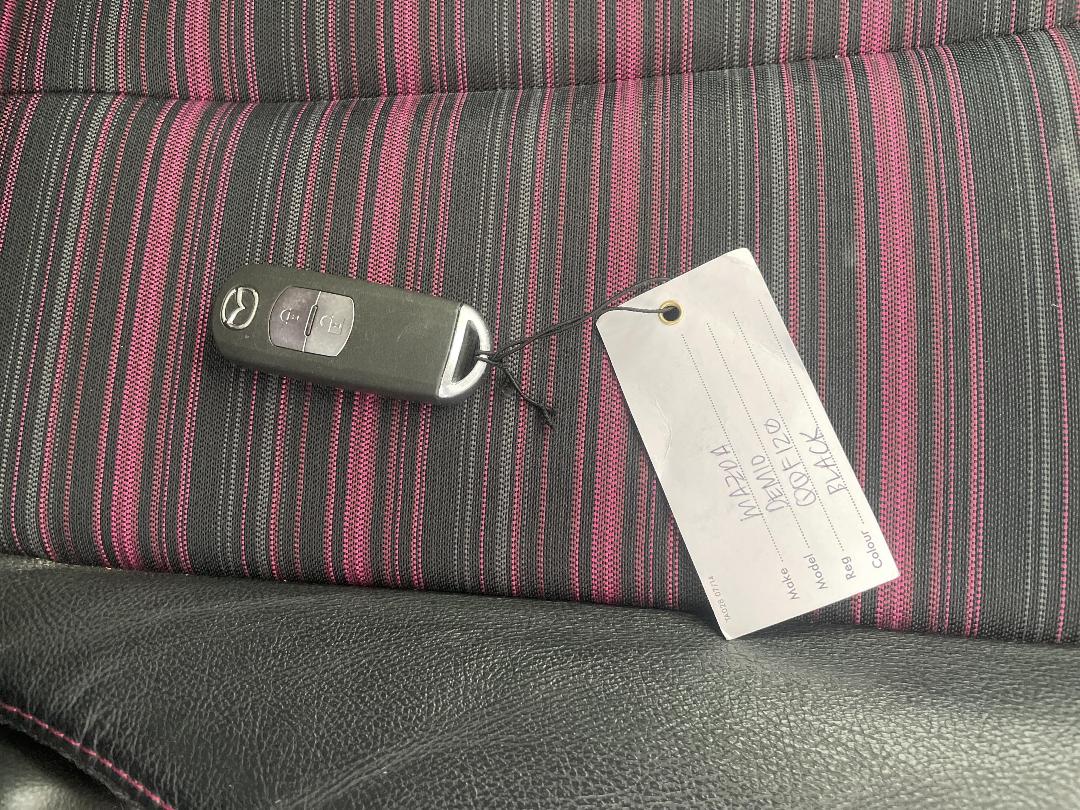 Photo '22' of Mazda Demio Photo '22' of Mazda Demio