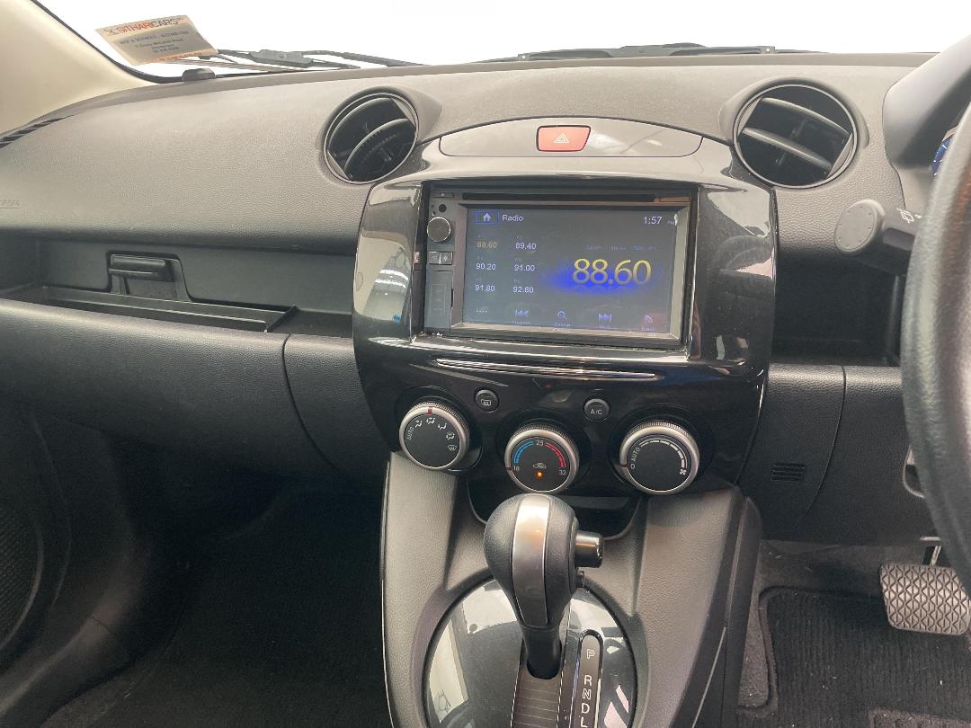 Photo '23' of Mazda Demio Photo '23' of Mazda Demio